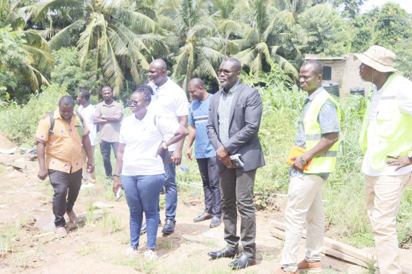 IITA, partners and stakeholders receive the BSF larvae and frass production unit.